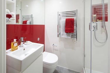 Silver En Suite - Image 6